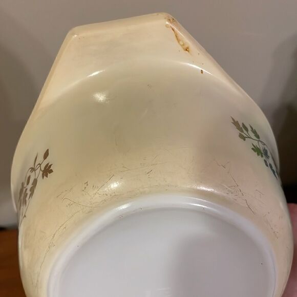 Pyrex Empire Golden Scroll Casserole Dish 1 1/2 quart - Picture 7 of 10